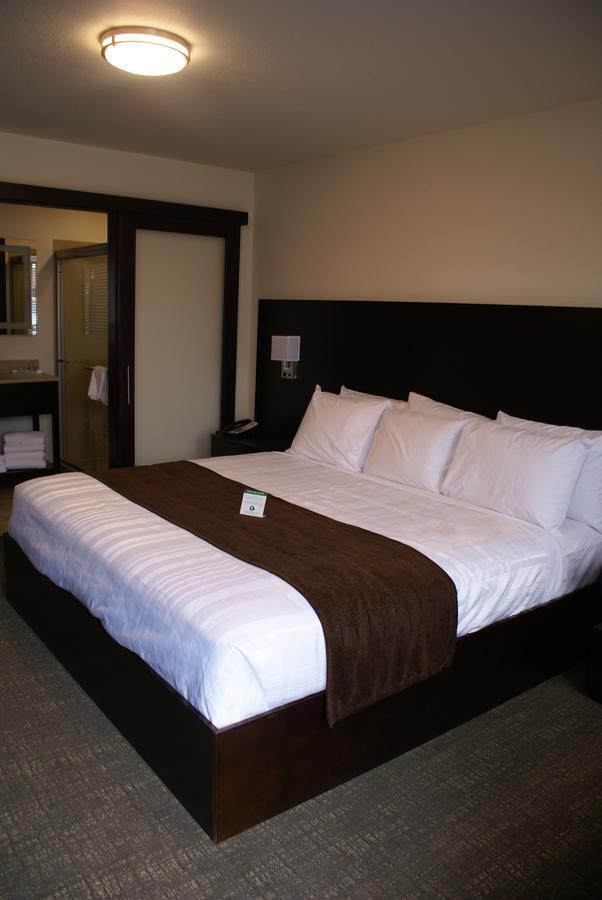 Boarders Inn & Suites By Cobblestone Hotels - Syracuse Exterior photo